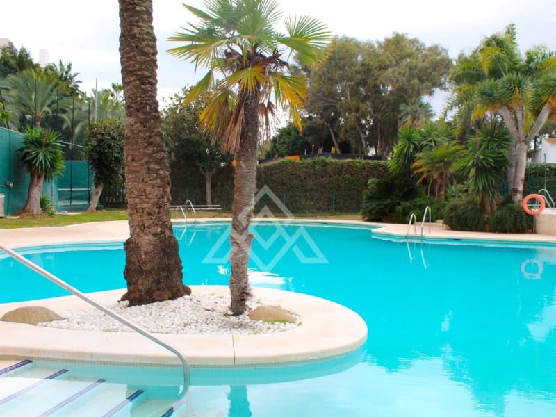 3 bedroom Penthouse for sale in Nueva Andalucia with garage - € 1,197,000 (Ref: 9411288)