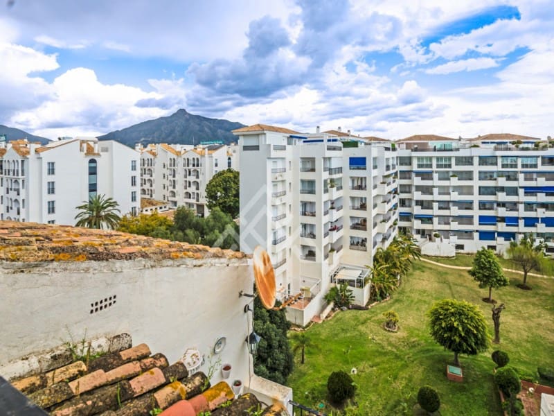 3 bedroom Penthouse for sale in Nueva Andalucia with garage - € 1,197,000 (Ref: 9411288)