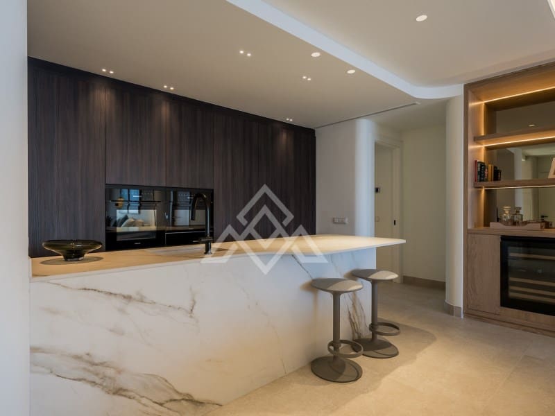 3 makuuhuone Kattohuoneisto myytävänä paikassa New Golden Mile mukana 
autotalli - 2 995 000 € (Ref: 9411290)