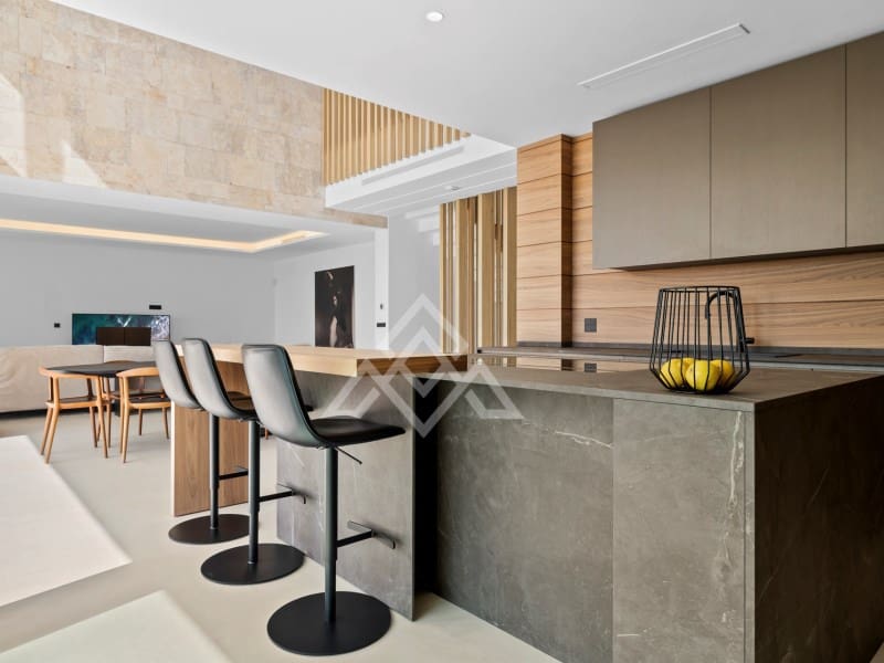 4 bedroom Villa for sale in Benahavis with garage - € 3,485,000 (Ref: 9424499)