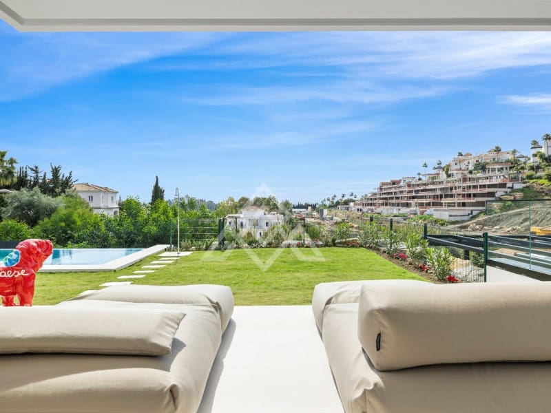 4 bedroom Villa for sale in Benahavis with garage - € 3,485,000 (Ref: 9424499)