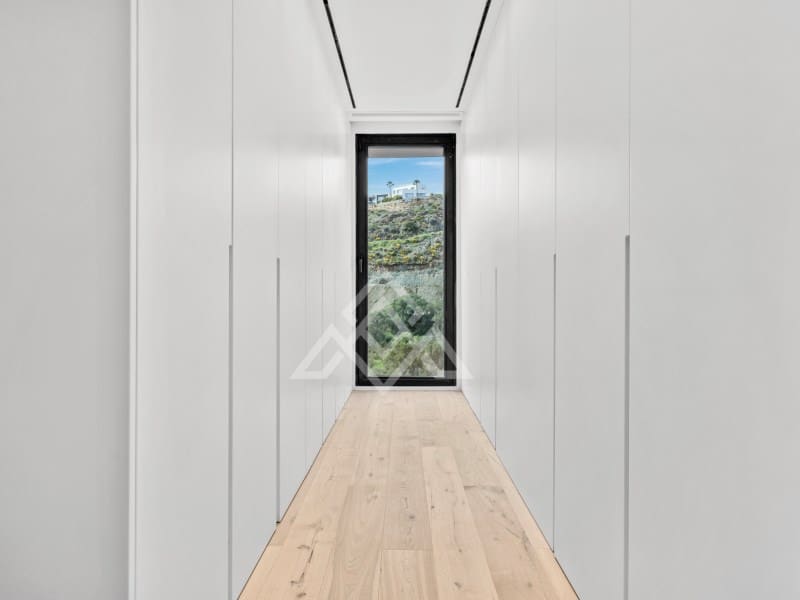 4 bedroom Villa for sale in Benahavis with garage - € 3,485,000 (Ref: 9424499)