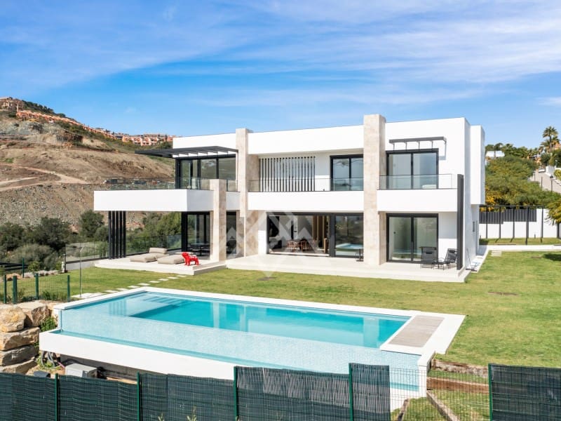 4 bedroom Villa for sale in Benahavis with garage - € 3,485,000 (Ref: 9424499)