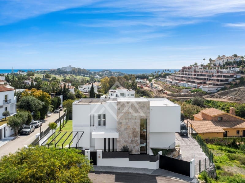 4 bedroom Villa for sale in Benahavis with garage - € 3,485,000 (Ref: 9424499)