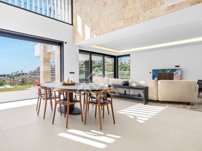 4 bedroom Villa for sale in Benahavis with garage - € 3,485,000 (Ref: 9424499)