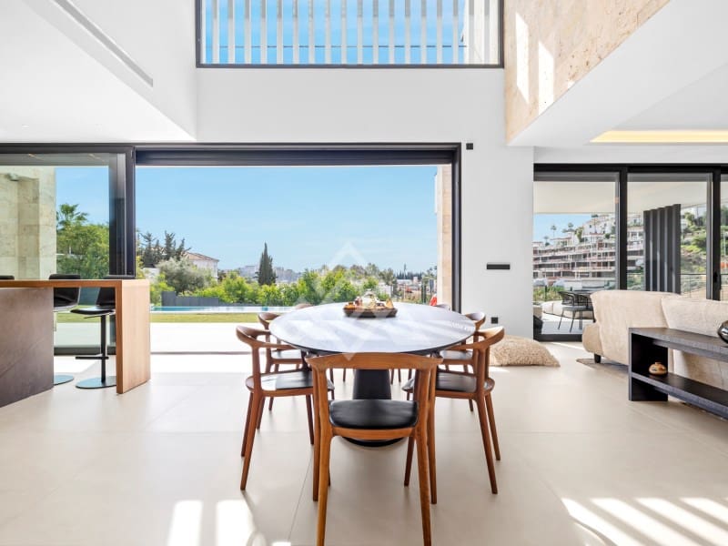 4 bedroom Villa for sale in Benahavis with garage - € 3,485,000 (Ref: 9424499)