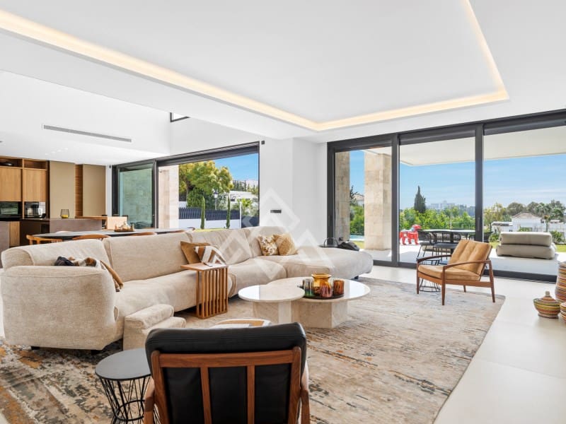 4 bedroom Villa for sale in Benahavis with garage - € 3,485,000 (Ref: 9424499)