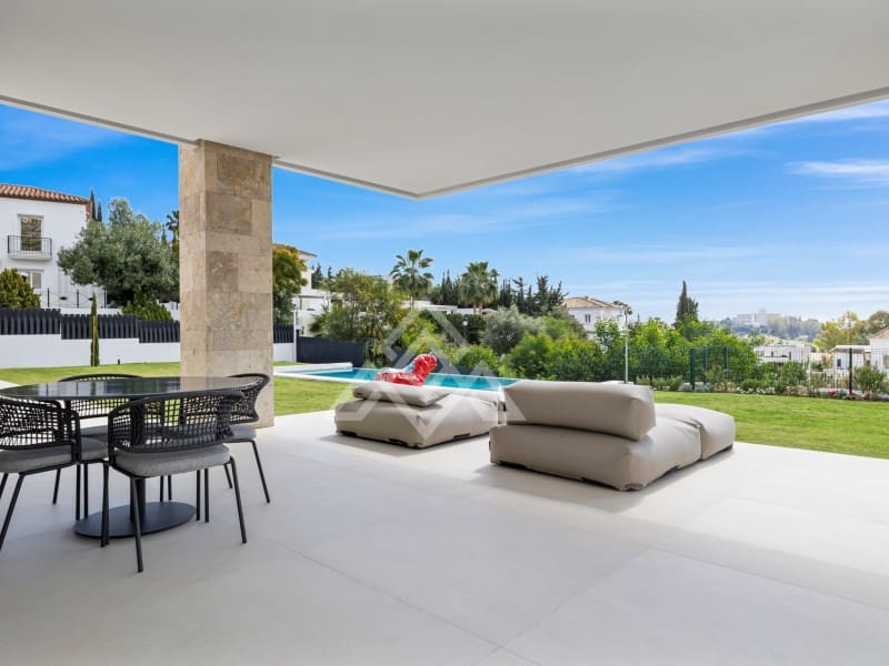 4 bedroom Villa for sale in Benahavis with garage - € 3,485,000 (Ref: 9424499)