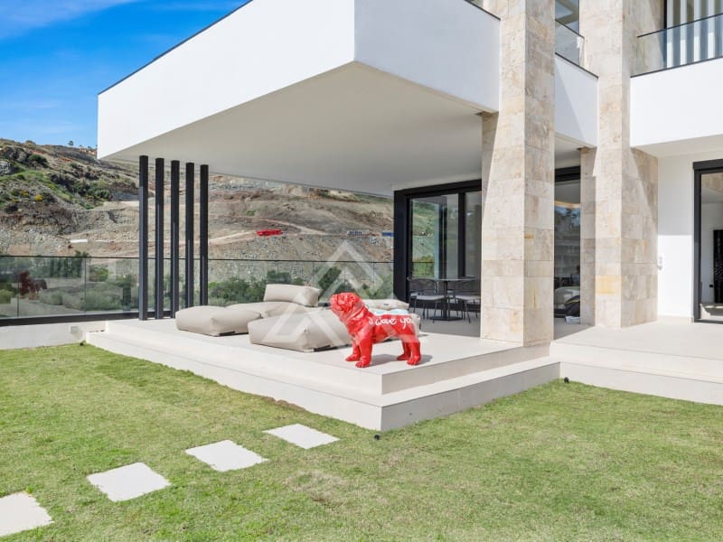 4 bedroom Villa for sale in Benahavis with garage - € 3,485,000 (Ref: 9424499)