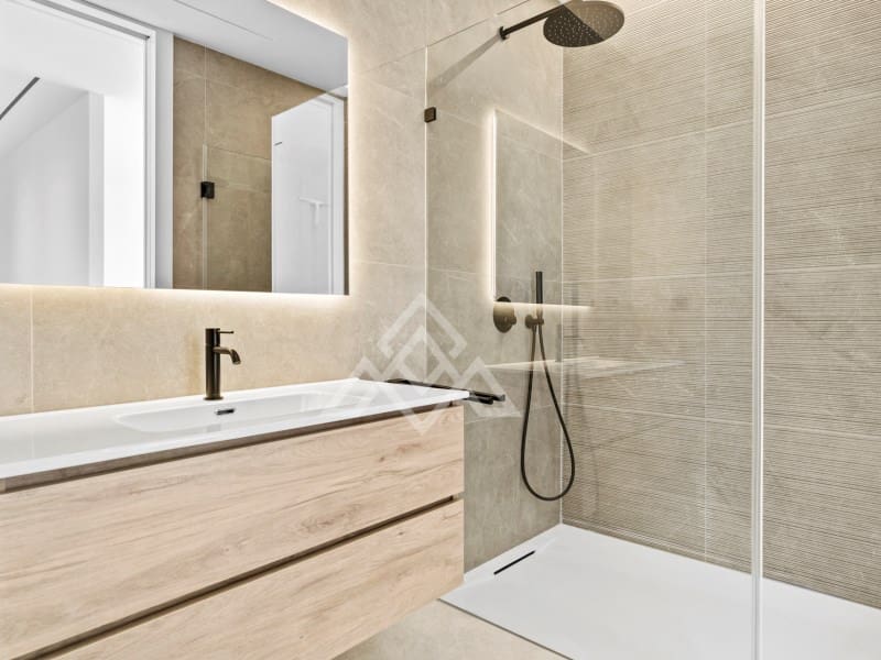 4 bedroom Villa for sale in Benahavis with garage - € 3,485,000 (Ref: 9424499)