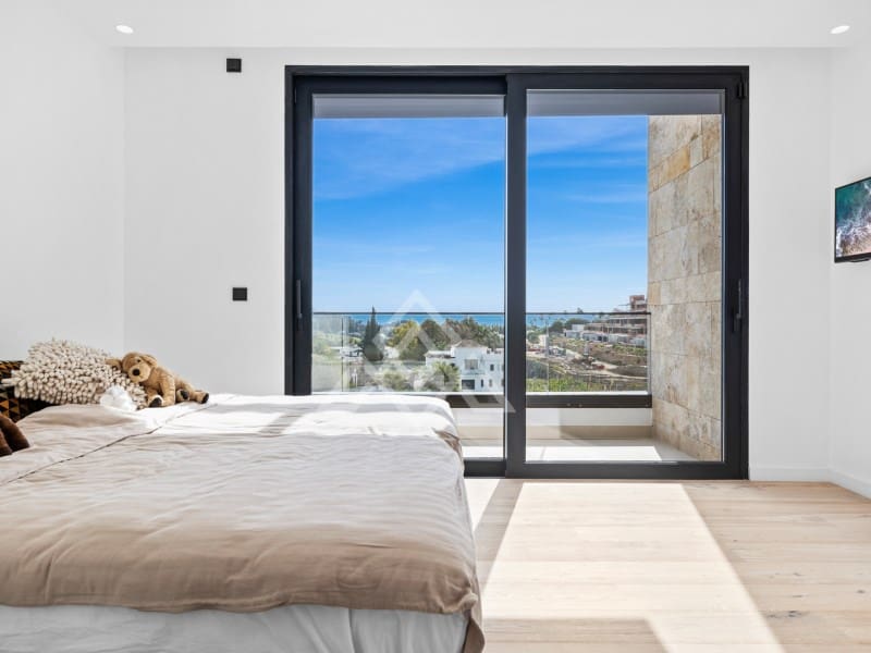 4 bedroom Villa for sale in Benahavis with garage - € 3,485,000 (Ref: 9424499)