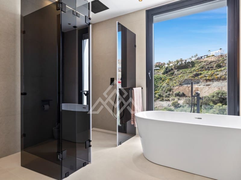 4 bedroom Villa for sale in Benahavis with garage - € 3,485,000 (Ref: 9424499)