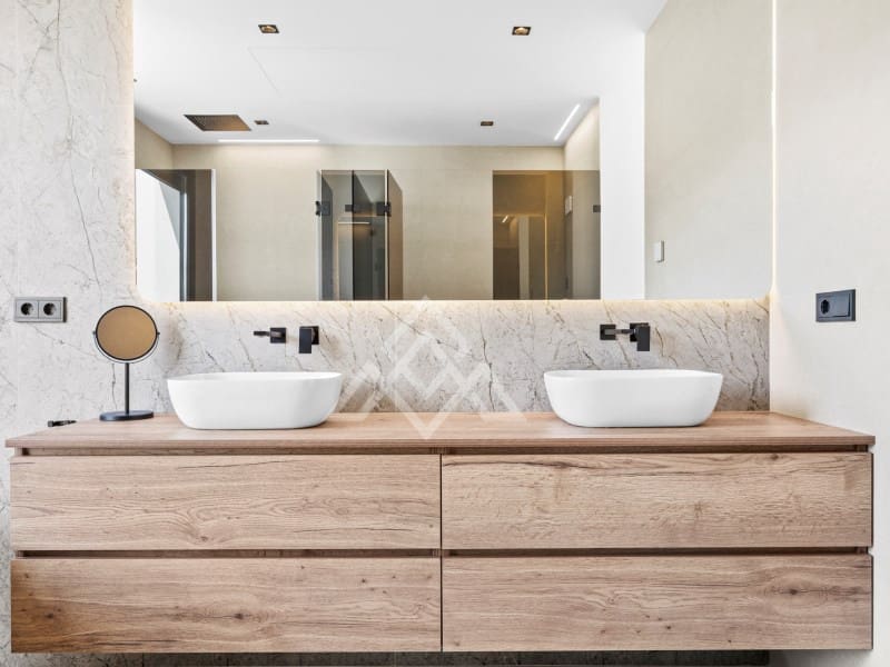 4 bedroom Villa for sale in Benahavis with garage - € 3,485,000 (Ref: 9424499)