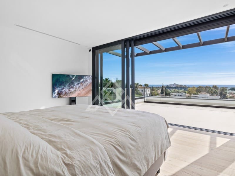 4 bedroom Villa for sale in Benahavis with garage - € 3,485,000 (Ref: 9424499)