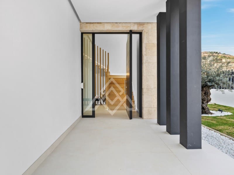 4 bedroom Villa for sale in Benahavis with garage - € 3,485,000 (Ref: 9424499)