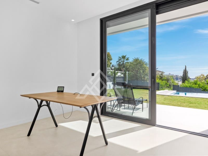 4 bedroom Villa for sale in Benahavis with garage - € 3,485,000 (Ref: 9424499)