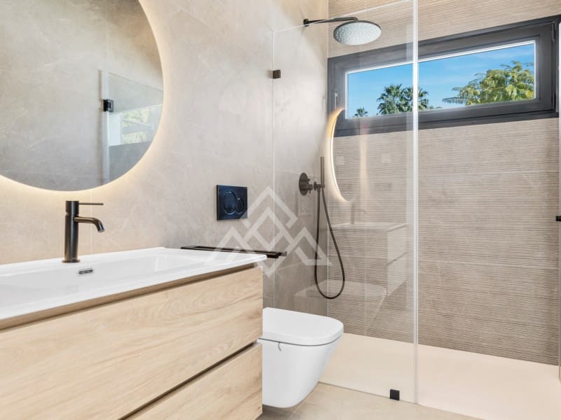 4 bedroom Villa for sale in Benahavis with garage - € 3,485,000 (Ref: 9424499)