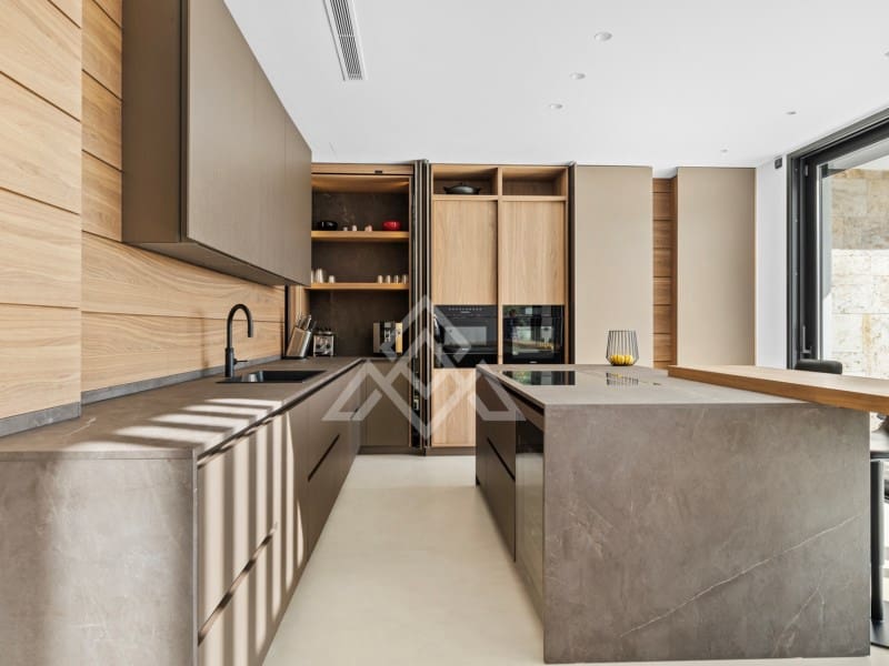 4 bedroom Villa for sale in Benahavis with garage - € 3,485,000 (Ref: 9424499)