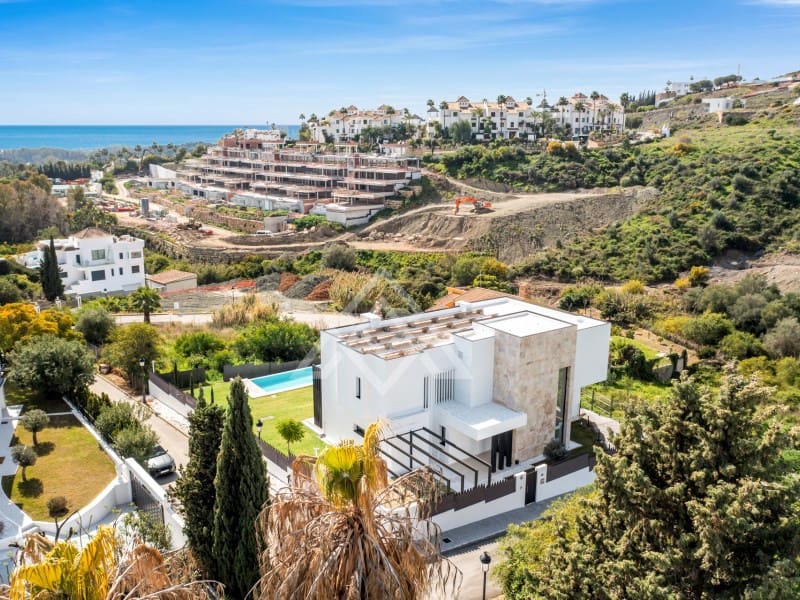 4 bedroom Villa for sale in Benahavis with garage - € 3,485,000 (Ref: 9424499)