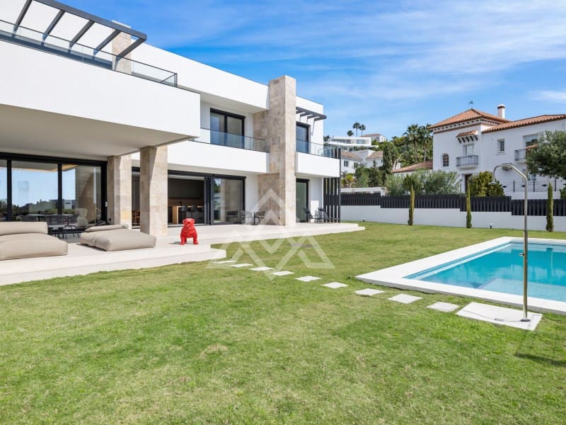 4 bedroom Villa for sale in Benahavis with garage - € 3,485,000 (Ref: 9424499)