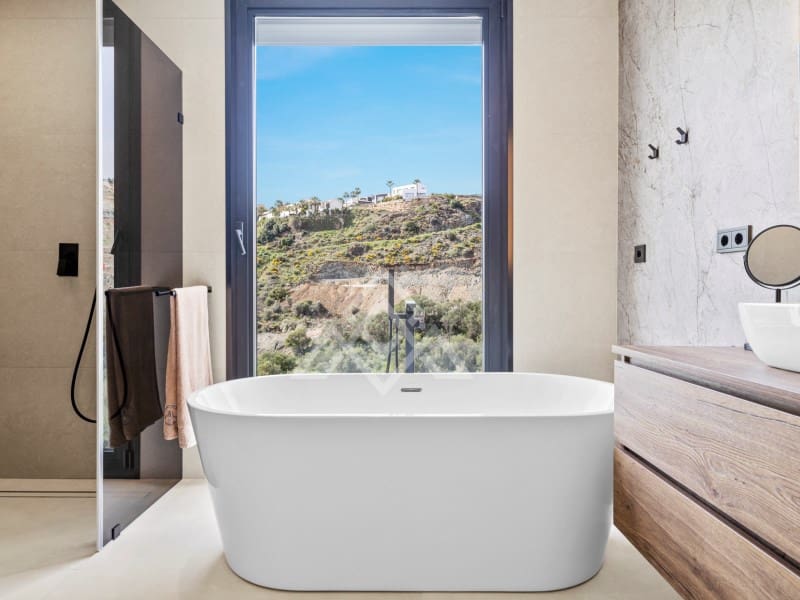 4 bedroom Villa for sale in Benahavis with garage - € 3,485,000 (Ref: 9424499)