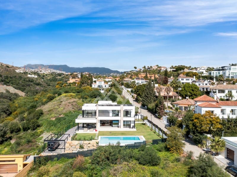 4 bedroom Villa for sale in Benahavis with garage - € 3,485,000 (Ref: 9424499)