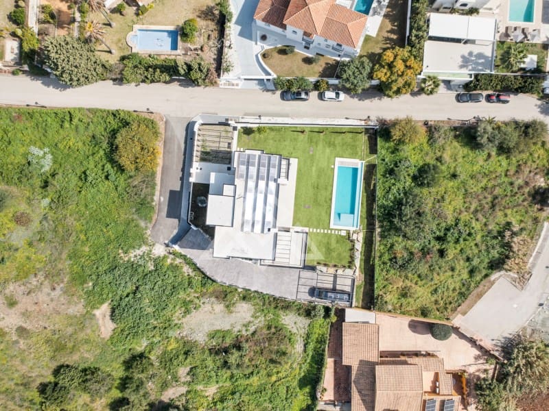 4 bedroom Villa for sale in Benahavis with garage - € 3,485,000 (Ref: 9424499)