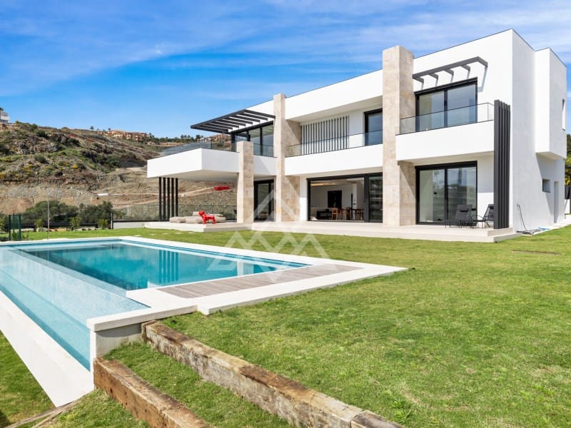 4 bedroom Villa for sale in Benahavis with garage - € 3,485,000 (Ref: 9424499)