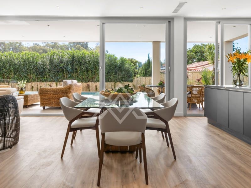 5 bedroom Villa for sale in San Pedro de Alcantara with garage - € 2,950,000 (Ref: 9424501)