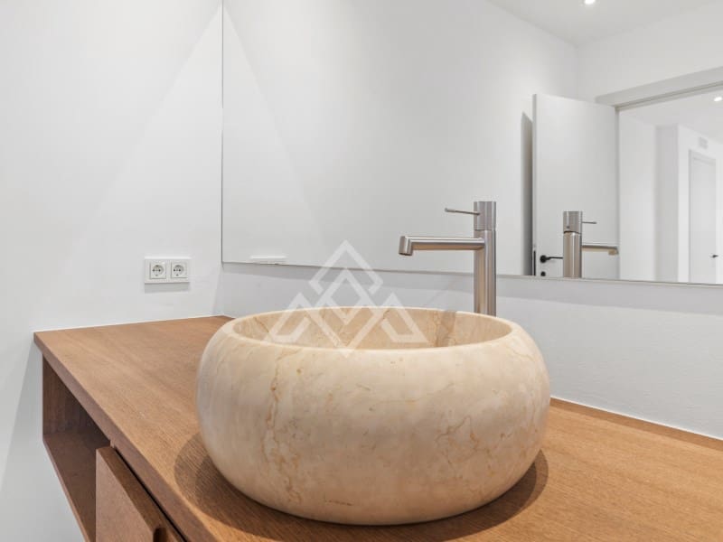 5 bedroom Villa for sale in San Pedro de Alcantara with garage - € 2,950,000 (Ref: 9424501)