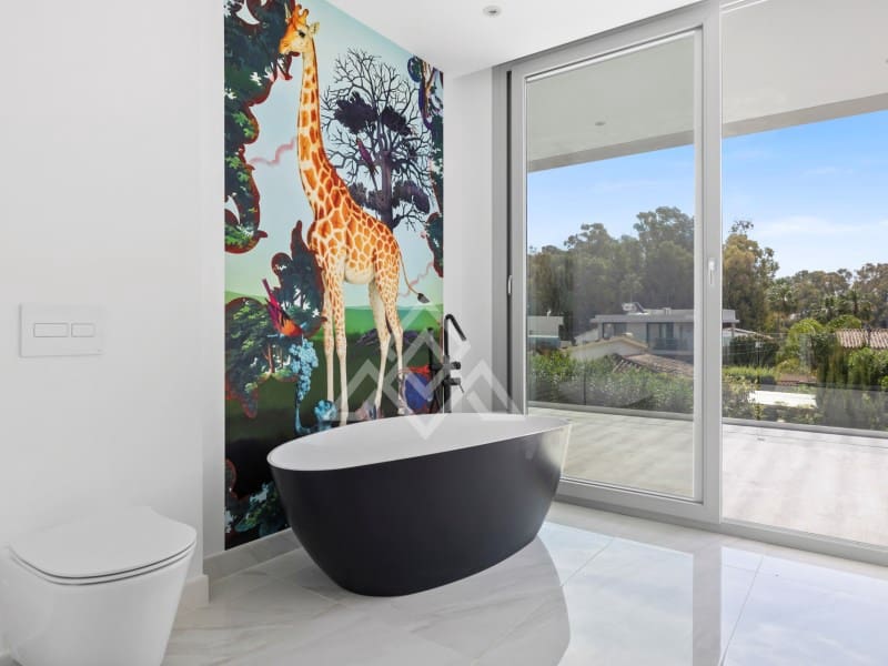 5 bedroom Villa for sale in San Pedro de Alcantara with garage - € 2,950,000 (Ref: 9424501)