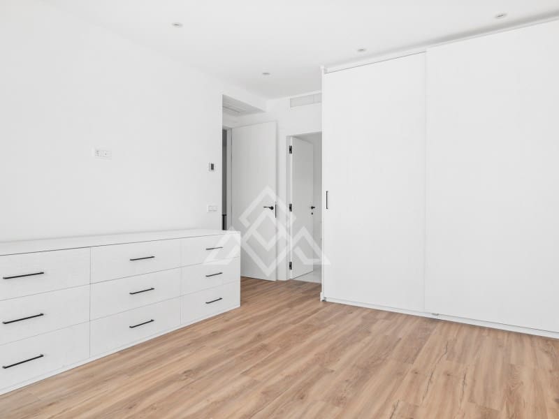 5 bedroom Villa for sale in San Pedro de Alcantara with garage - € 2,950,000 (Ref: 9424501)