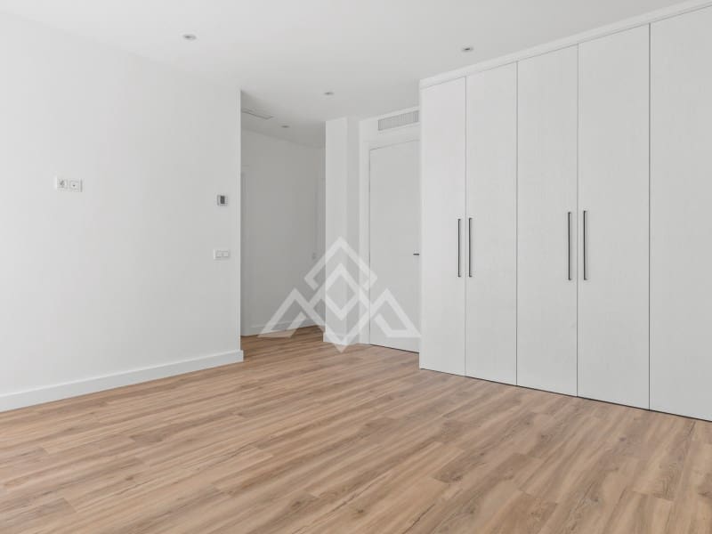 5 bedroom Villa for sale in San Pedro de Alcantara with garage - € 2,950,000 (Ref: 9424501)