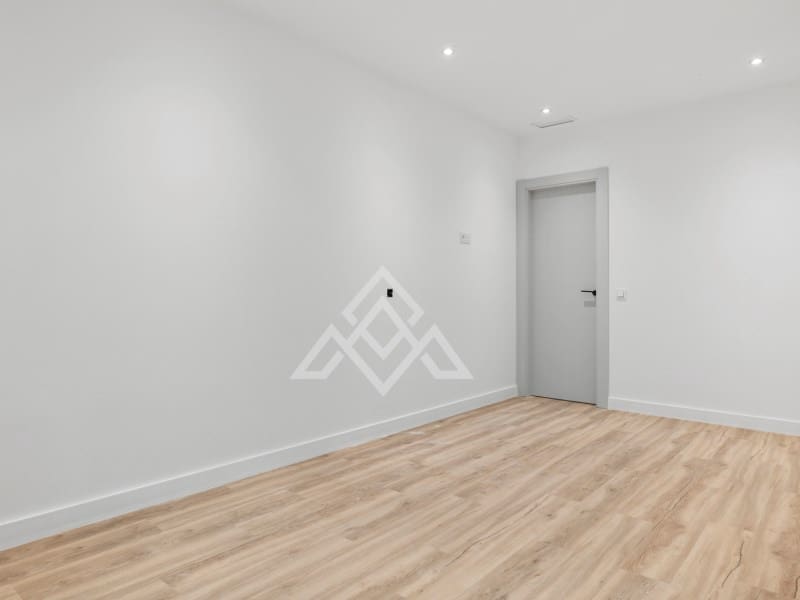 5 bedroom Villa for sale in San Pedro de Alcantara with garage - € 2,950,000 (Ref: 9424501)