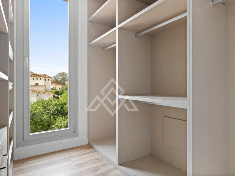 5 bedroom Villa for sale in San Pedro de Alcantara with garage - € 2,950,000 (Ref: 9424501)