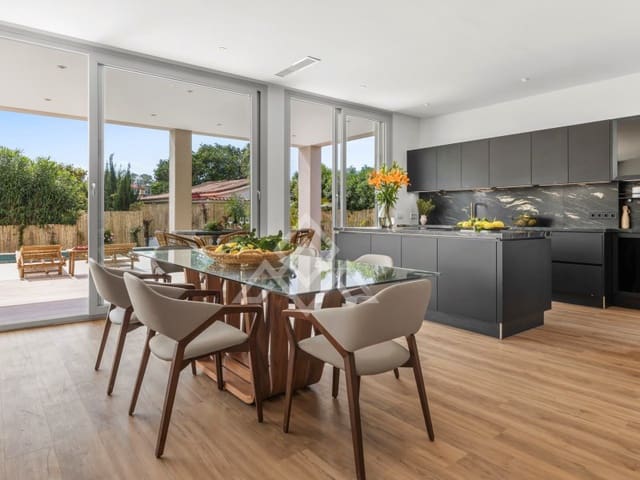 5 bedroom Villa for sale in San Pedro de Alcantara, Marbella with garage - € 2,950,000 (Ref: 9424501)