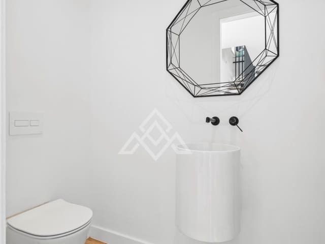 5 bedroom Villa for sale in San Pedro de Alcantara, Marbella with garage - € 2,950,000 (Ref: 9424501)