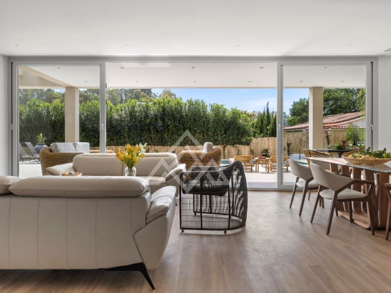 5 bedroom Villa for sale in San Pedro de Alcantara with garage - € 2,950,000 (Ref: 9424501)