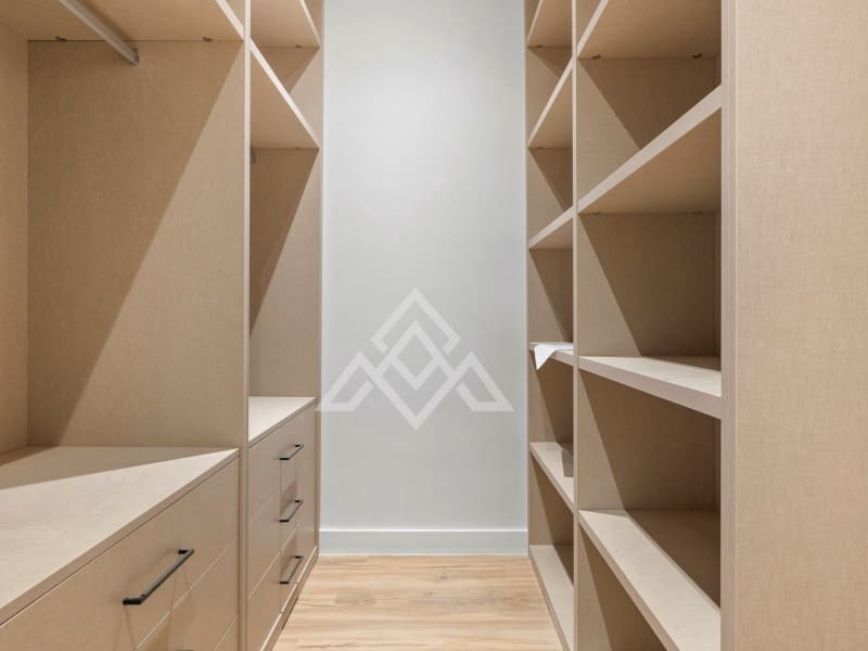 5 bedroom Villa for sale in San Pedro de Alcantara with garage - € 2,950,000 (Ref: 9424501)