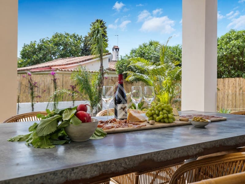 5 bedroom Villa for sale in San Pedro de Alcantara with garage - € 2,950,000 (Ref: 9424501)