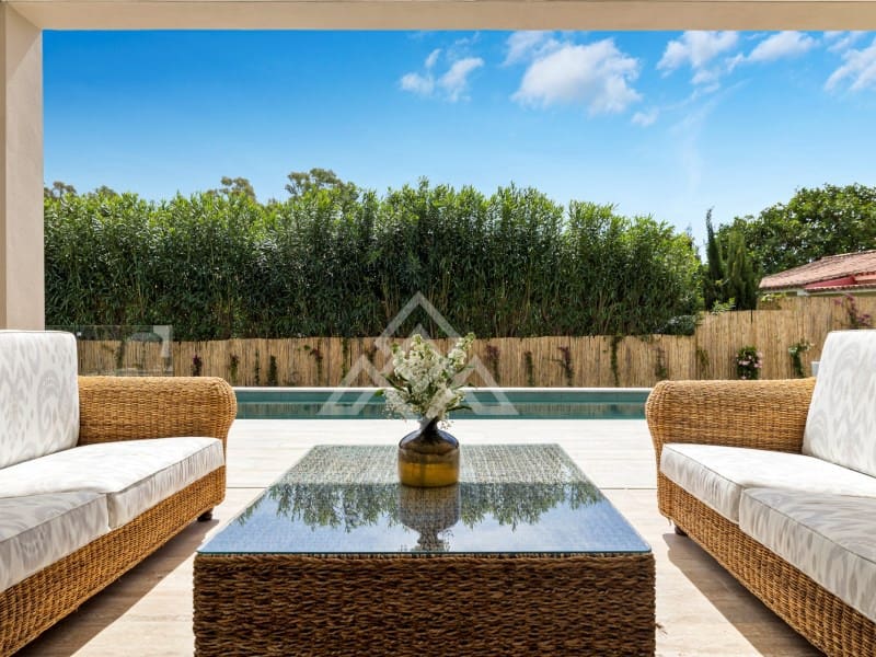 5 bedroom Villa for sale in San Pedro de Alcantara with garage - € 2,950,000 (Ref: 9424501)