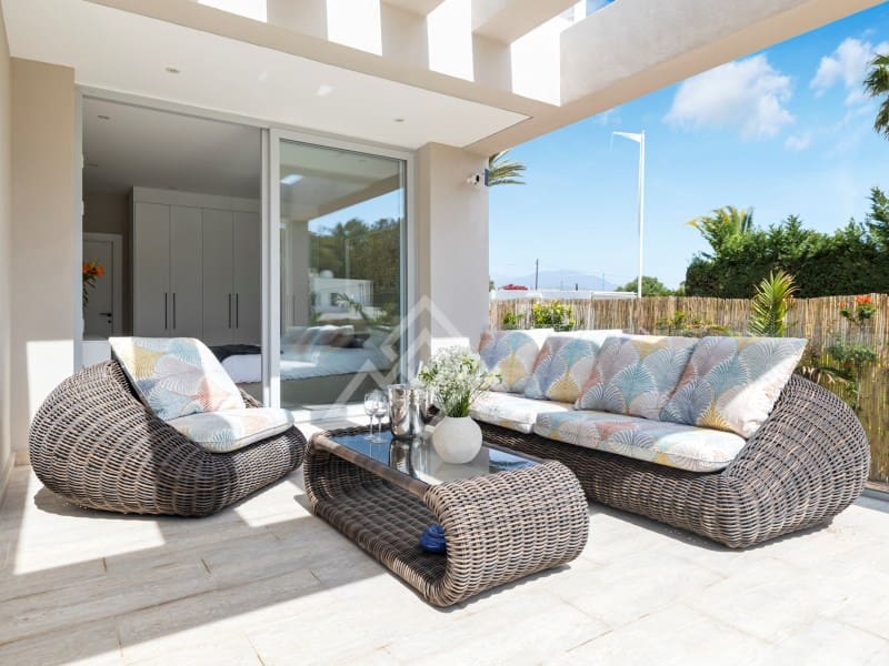 5 bedroom Villa for sale in San Pedro de Alcantara with garage - € 2,950,000 (Ref: 9424501)