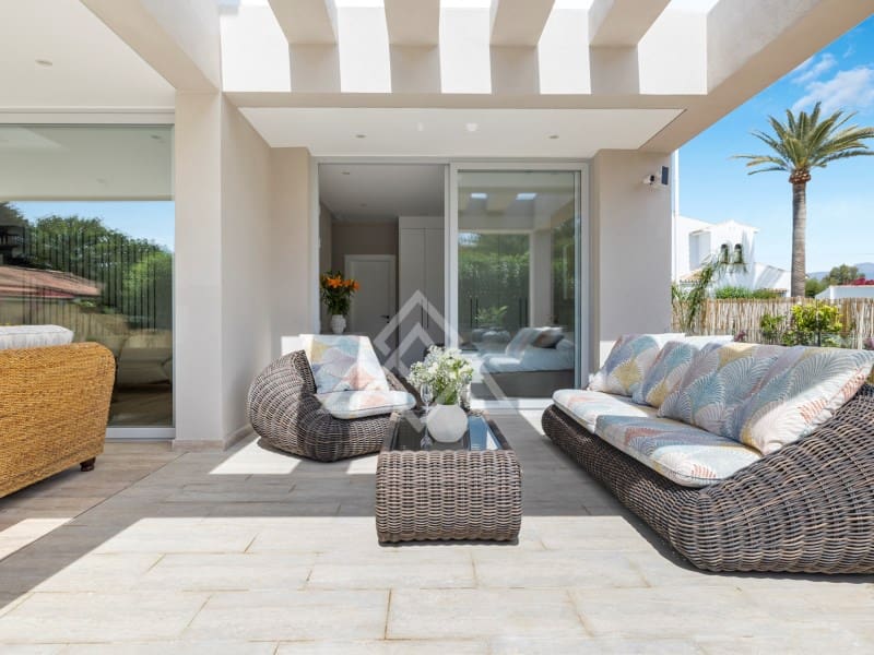 5 bedroom Villa for sale in San Pedro de Alcantara with garage - € 2,950,000 (Ref: 9424501)