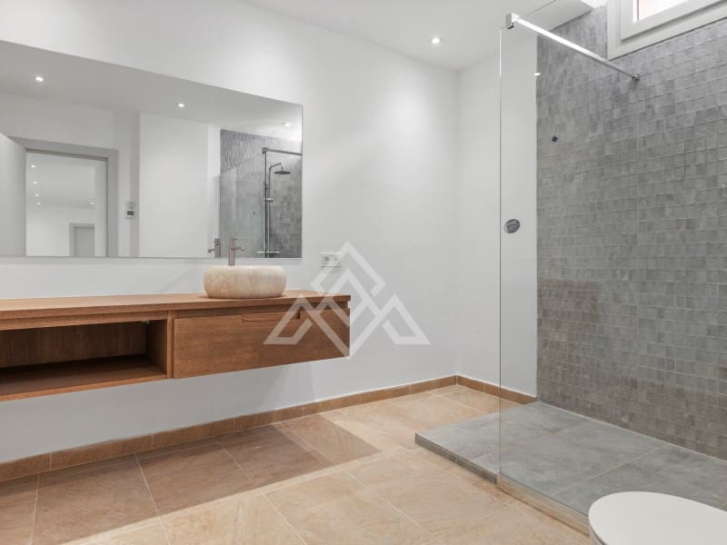 5 bedroom Villa for sale in San Pedro de Alcantara with garage - € 2,950,000 (Ref: 9424501)