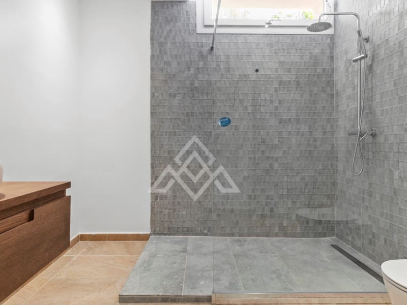 5 bedroom Villa for sale in San Pedro de Alcantara with garage - € 2,950,000 (Ref: 9424501)