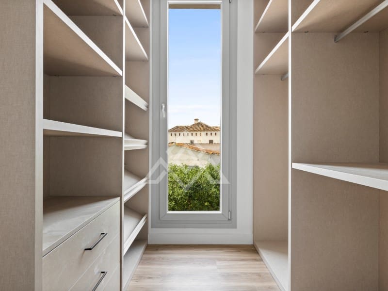 5 bedroom Villa for sale in San Pedro de Alcantara with garage - € 2,950,000 (Ref: 9424501)