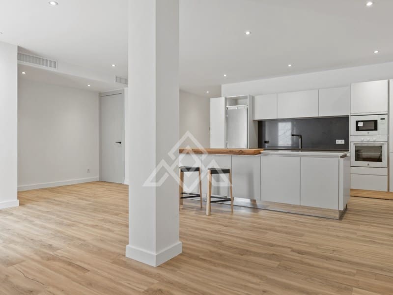 5 bedroom Villa for sale in San Pedro de Alcantara with garage - € 2,950,000 (Ref: 9424501)