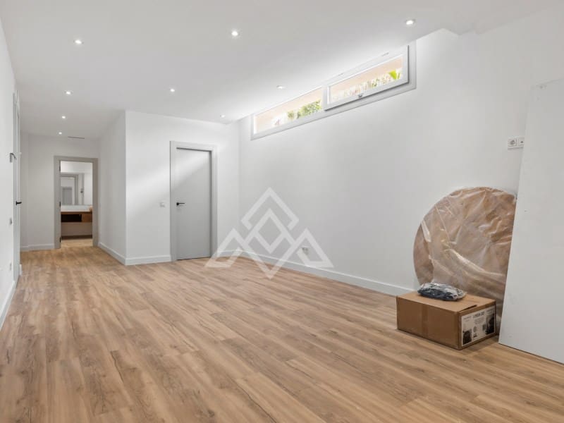 5 bedroom Villa for sale in San Pedro de Alcantara with garage - € 2,950,000 (Ref: 9424501)