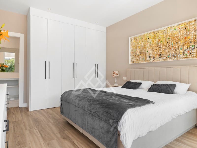 5 bedroom Villa for sale in San Pedro de Alcantara with garage - € 2,950,000 (Ref: 9424501)