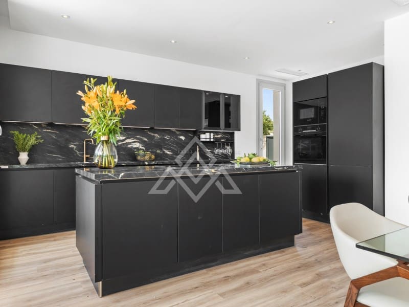 5 bedroom Villa for sale in San Pedro de Alcantara with garage - € 2,950,000 (Ref: 9424501)